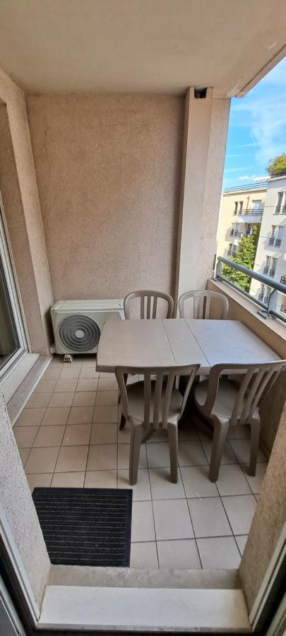 Appart T2 Standing Tout Confort Avec Balcon - Parking En Option Lyon Luaran gambar