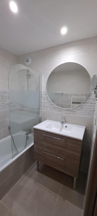 Appart T2 Standing Tout Confort Avec Balcon - Parking En Option Lyon Luaran gambar